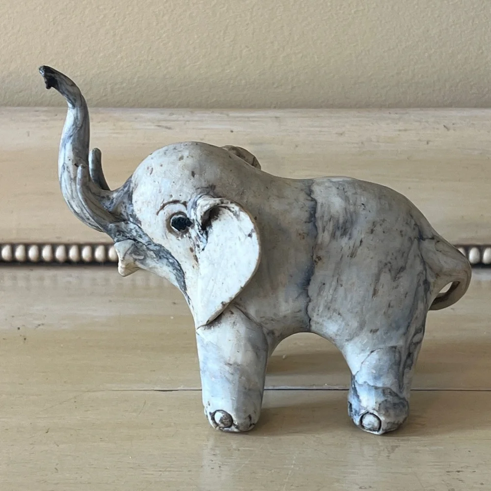 Set of 2 Clay elephants